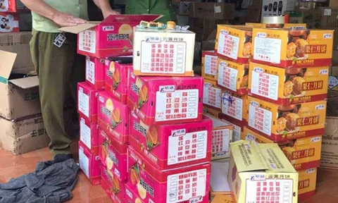 Thu giữ 8.000 sản phẩm bánh kẹo nhập lậu tại Hà Nội